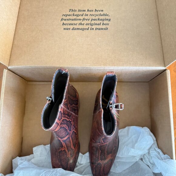 Sam Edelman Women's Carlysle Fashion Boot - Picture 6 of 10